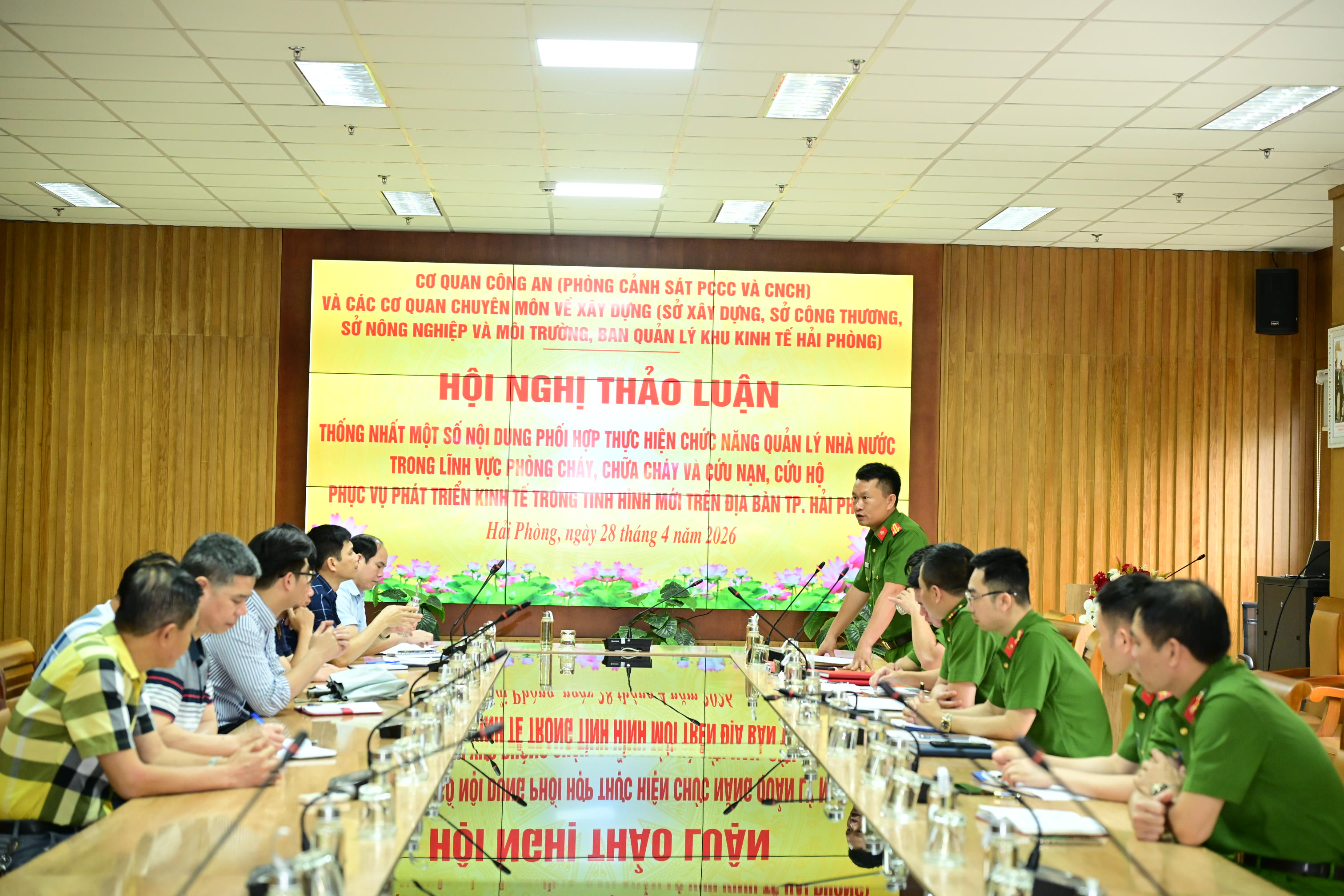 Thảo luận, thống nhất với các sở, ngành liên quan về việc thực hiện các nội dung quản lý nhà nước về PCCC